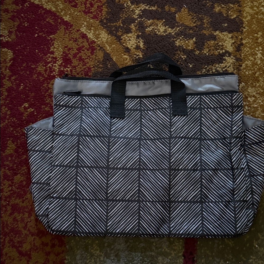 Thirtyone Black and White Geometric Tote Bag used for display only